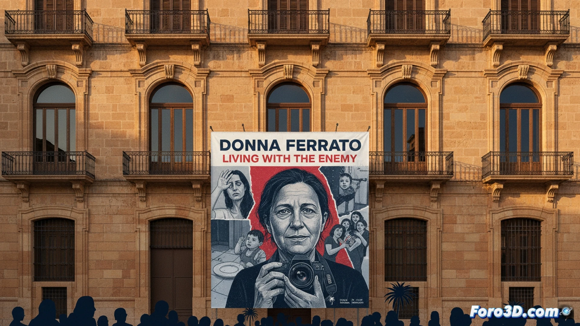 Una mujer fotografía con cámara réflex a un hombre que agrede a una mujer; fondo oscuro y dramático, blanco y negro.