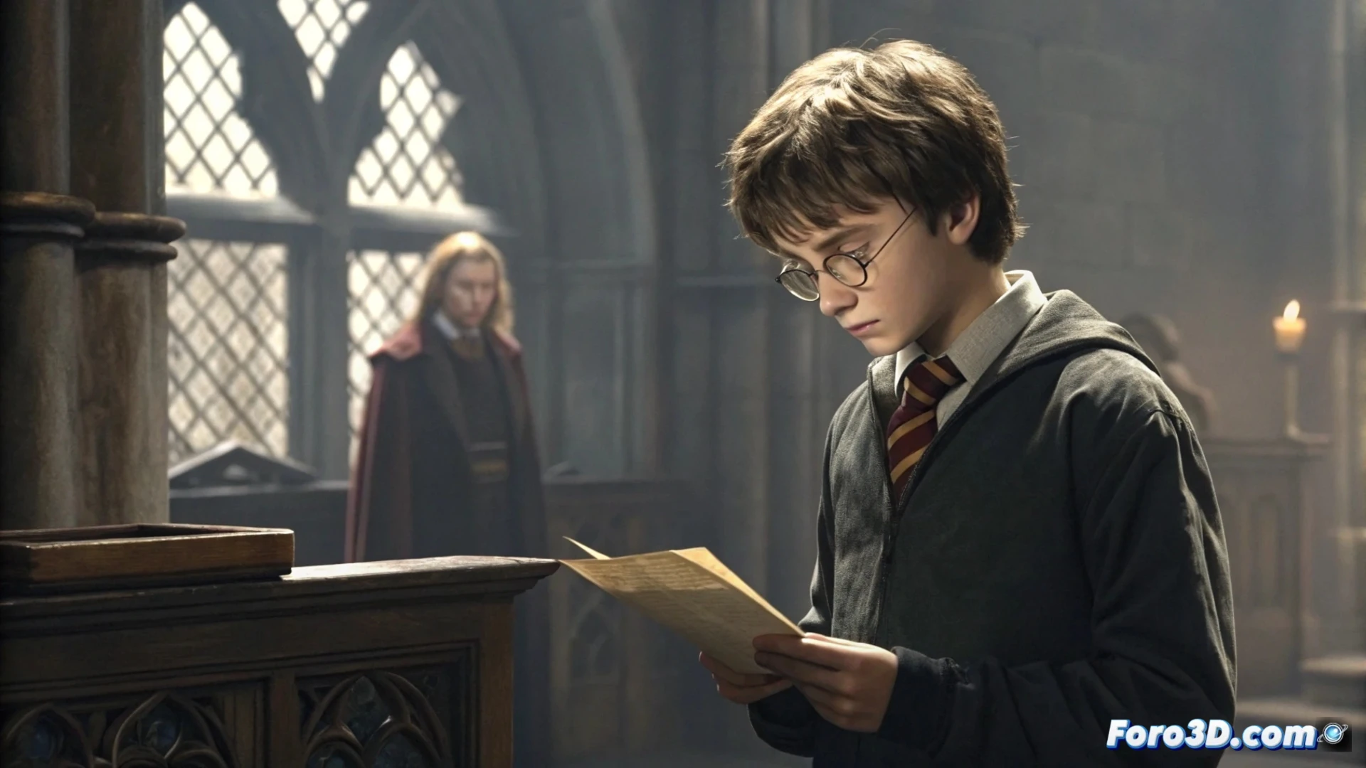 Primer plano de Harry Potter niño, con mirada temerosa y cicatriz iluminada, en el oscuro vestíbulo de los Dursley.