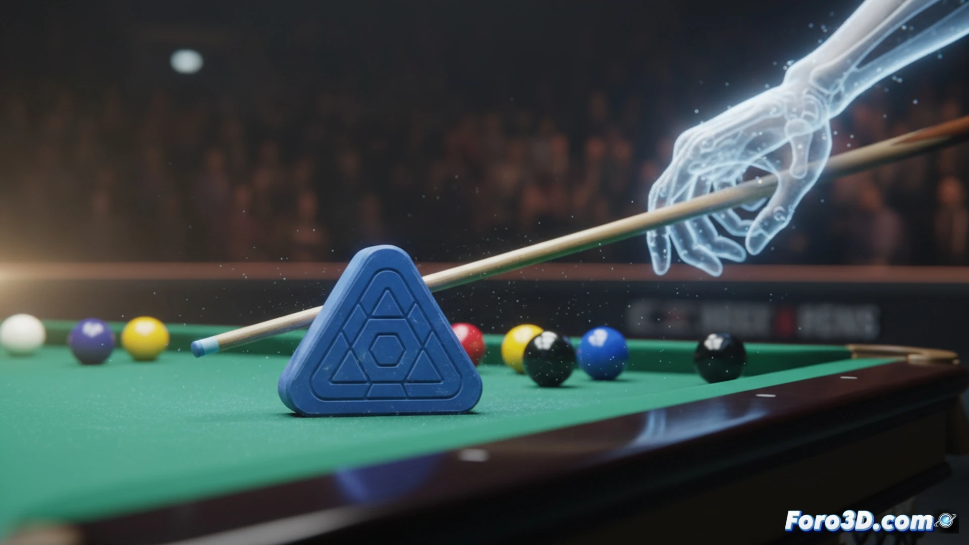 Ronnie O'Sullivan, tiza triangular en mano, apunta al taco. Fondo de mesa verde y público tenso.