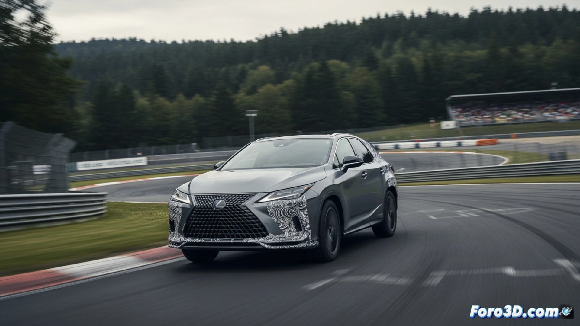 Prototipo del Lexus RX 2027 durante pruebas en el circuito de Nürburgring, con detalles del facelift.