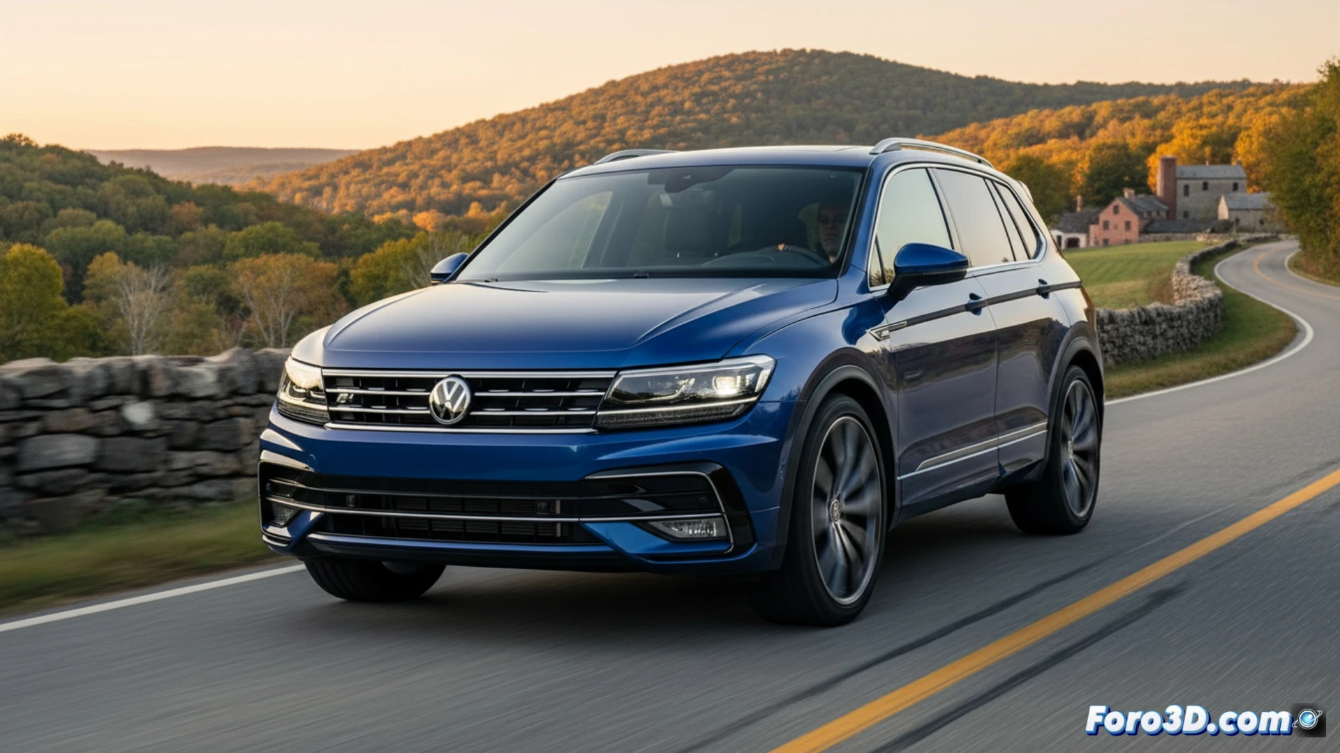 Un Tiguan 2026 SEL R-Line rojo avanza en una carretera de Virginia, mostrando su diseño deportivo y líneas aerodinámicas bajo un cielo nublado.