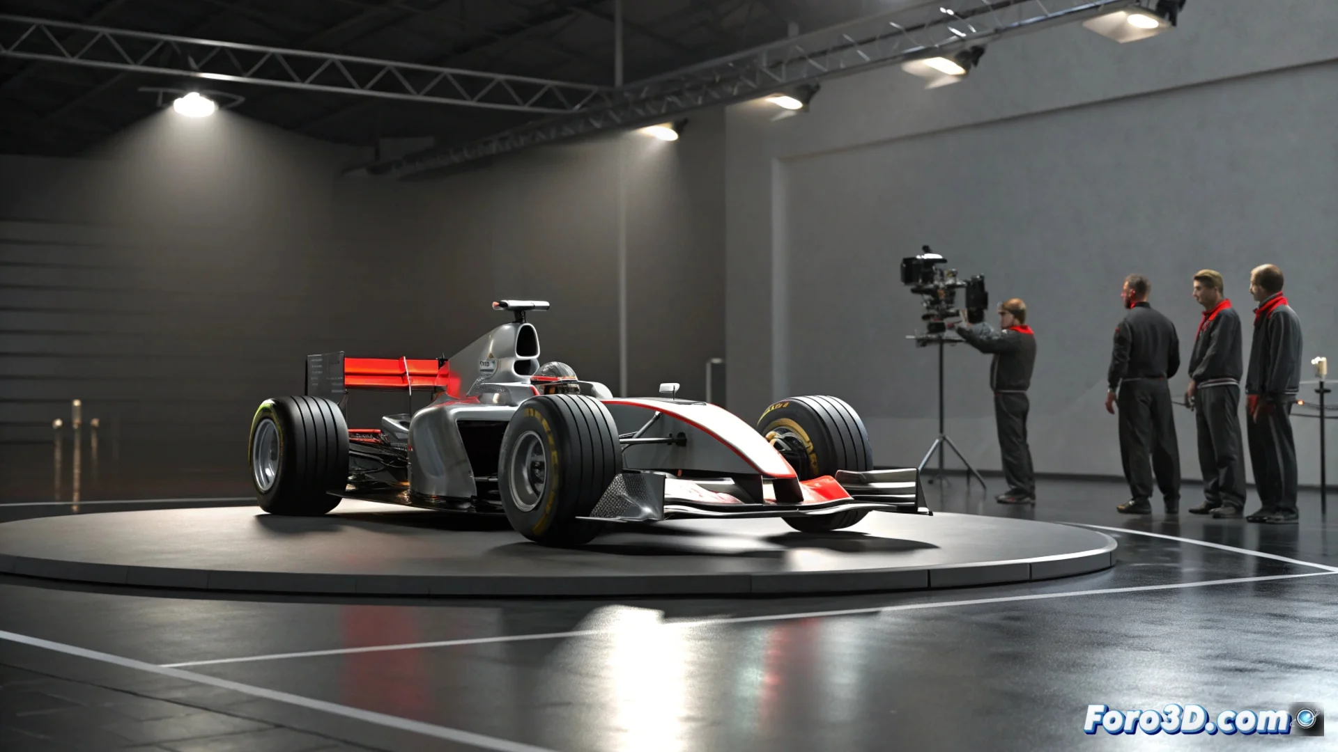 El Audi R26, monoplaza de Fórmula 1 de 2026, con librea en blanco, plata y rojo, mostrado en un estudio sobre fondo oscuro.