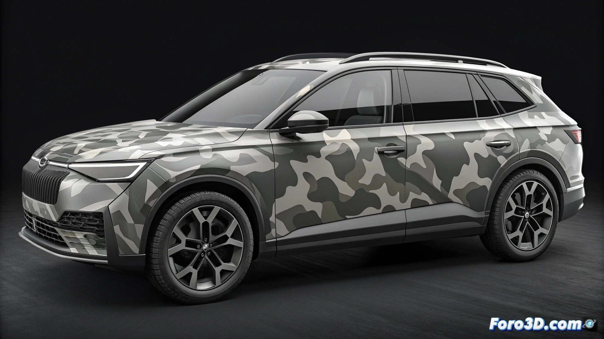 Un gran SUV eléctrico Škoda, con líneas Modern Solid y poca camuflaje, circula por un paisaje invernal. Es el futuro 7 plazas de 600 km de autonomía.