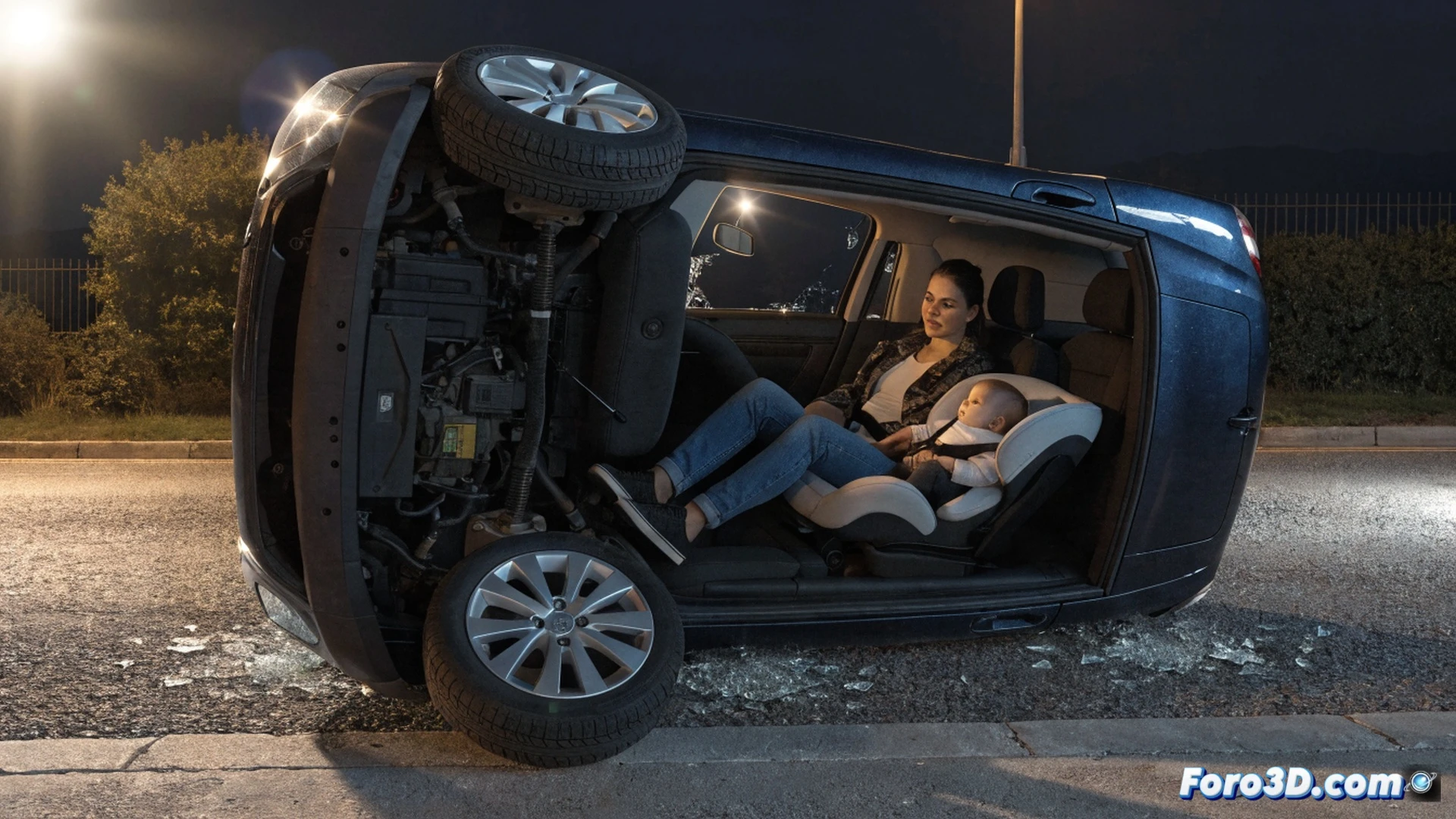 compact SUV volcado lateralmente sobre asfalto seco en carretera rural de Xàbia, ruedas aún girando lentamente, polvo suspendido en el aire, puerta del conductor abierta, mujer joven saliendo del vehículo, en el interior trasero una silla de bebé orientada contramarcha firmemente anclada con arnés de cinco puntos, bebé de 13 meses sujeto y mirando tranquilo, airbags desplegados, cristales rotos esparcidos, luz vespertina dorada, estilo cinematográfico fotorrealista, ángulo bajo dramático, alta definición técnica, texturas detalladas de metal deformado y plástico, demostrando la efectividad del sistema de retención infantil