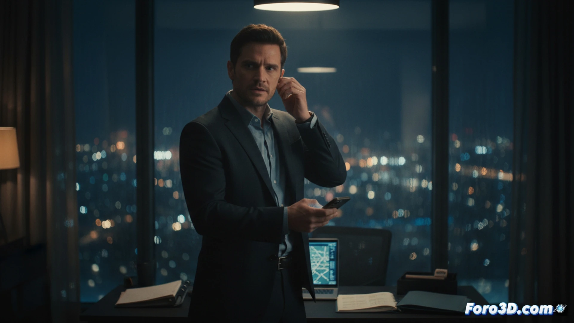 Charlie Cox como agente del MI6 en una tensa escena de la serie de espionaje Treason de Netflix.