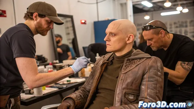Transformando a Anthony Carrigan en Metamorpho para Superman