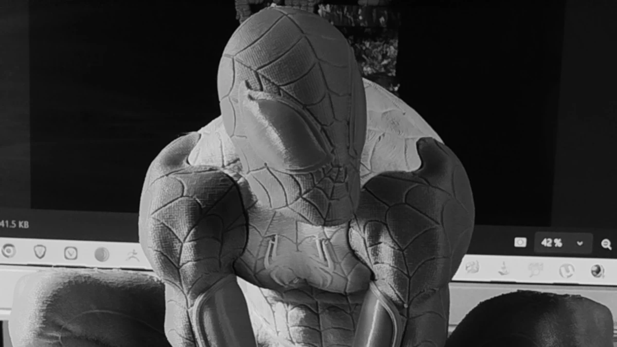 Imagen del modelo 3D de Spiderman creado por José_1, mostrando detalles del traje, texturas y una pose dinámica que captura la esencia del personaje.