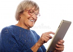 Clic en la imagen para ver su versión completa. 

Nombre: senior-happy-woman-using-ipad-isolated-white-background-54458606.jpg 
Visitas: 50 
Tamaño: 69.0 KB 
ID: 243041